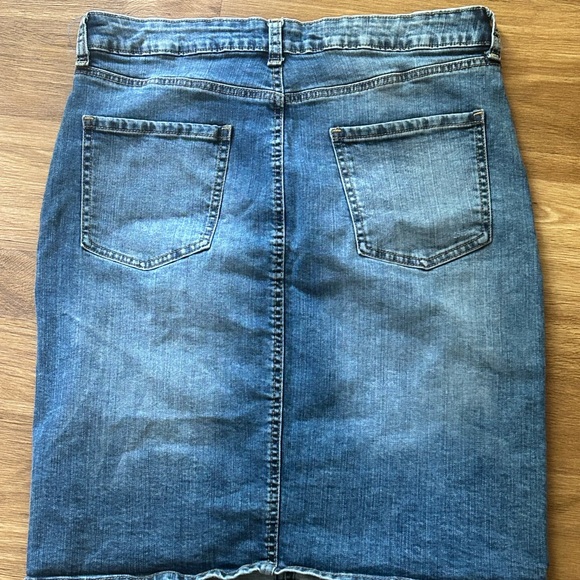 GAP Jean Skirt NWOT Waist-16 1/2 Length 21 1/2. 🌻🌻Final Price🌻🌻 - Picture 2 of 5